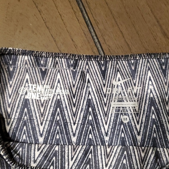 Nike Dry-Fit Chrevron Patterned Leggings, Size M - Picture 3 of 5